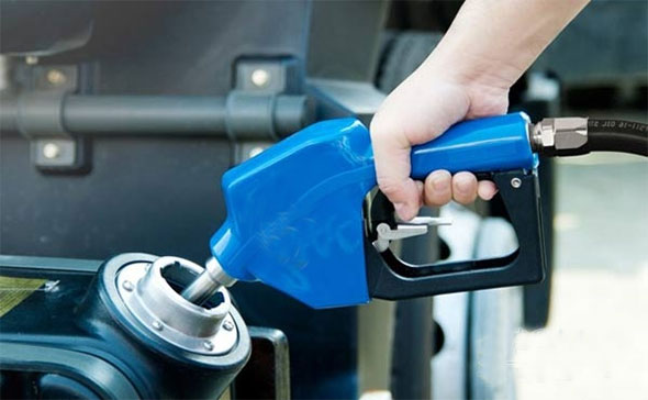 車用尿素加注(zhù)時需防雜質防溢(yi)出