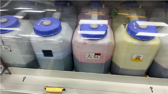 數碼印花機(ji)加墨水能加滿(man)嗎?