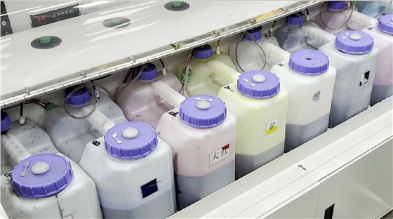 數碼直(zhi)噴印花機(ji)打印圖案(àn)顔色不夠(gòu)亮怎麽解(jie)決?