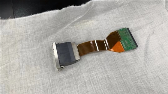 數碼印花(huā)機墨水幹在(zai)噴頭上如何(hé)清洗?